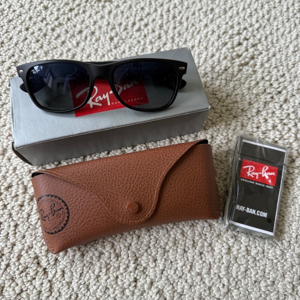 Ray-Ban New Wayfarer Matte Black Polarized